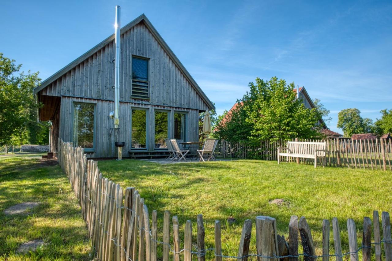 Traumhaff Kuestenchalets - Einzigartige Chalets An Der Ostsee. Ganz Aus Laerchenholz Mit Kamin Und Sauna Vogelsang-Warsin Dış mekan fotoğraf