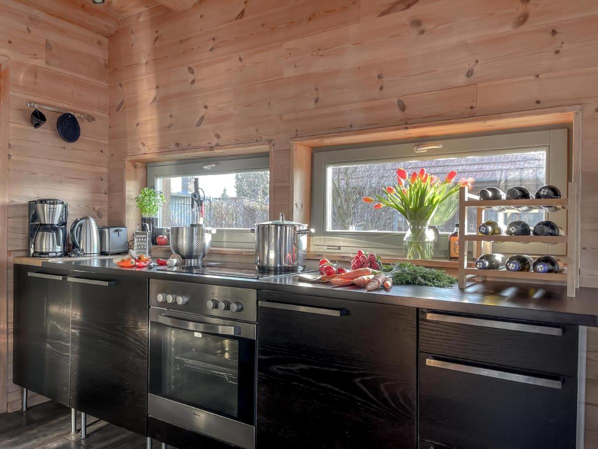 Traumhaff Kuestenchalets - Einzigartige Chalets An Der Ostsee. Ganz Aus Laerchenholz Mit Kamin Und Sauna Vogelsang-Warsin Dış mekan fotoğraf