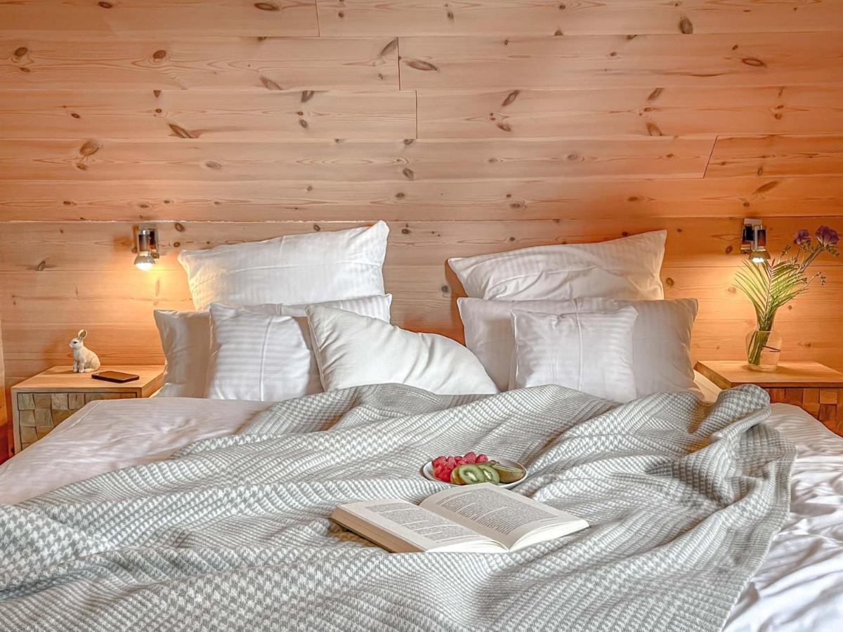 Traumhaff Kuestenchalets - Einzigartige Chalets An Der Ostsee. Ganz Aus Laerchenholz Mit Kamin Und Sauna Vogelsang-Warsin Dış mekan fotoğraf